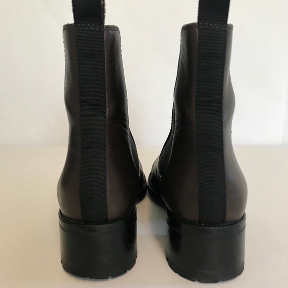 Chanel Brown & Black cap toe Chelsea boots. Sz 39 - Picture 5 of 8